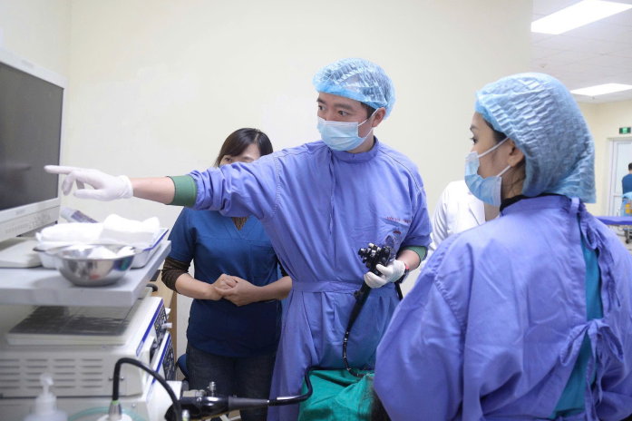 Bác sĩ dùng 'mắt thần' phóng đại 150 lần truy tìm ung thư thực quản