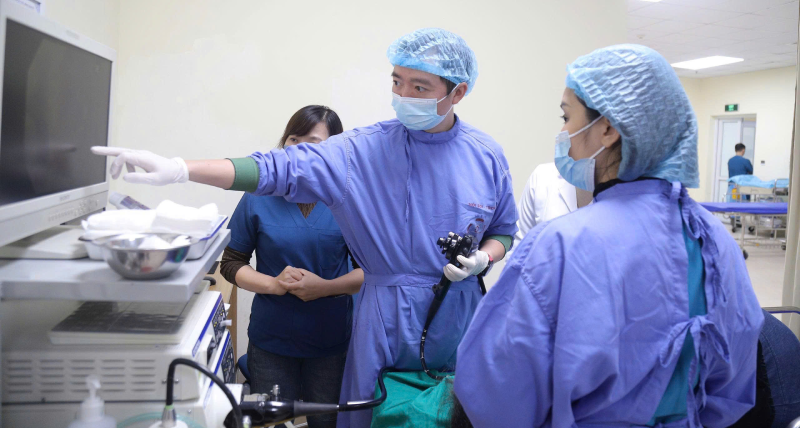 Bác sĩ dùng "mắt thần" phóng đại 150 lần truy tìm ung thư thực quản