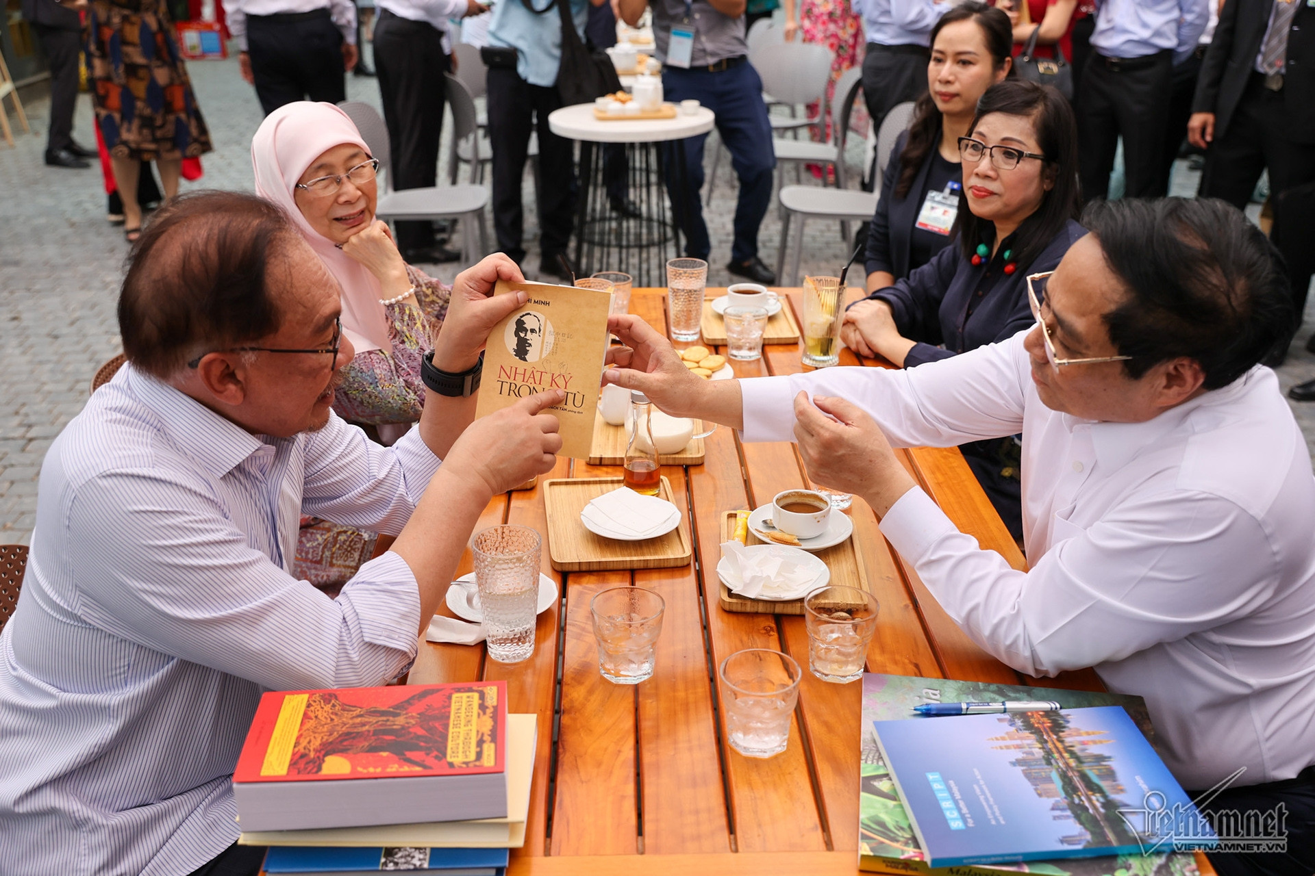 Ban Bí thư: Đầu tư, hình thành tập đoàn xuất bản, truyền thông chủ lực quốc gia