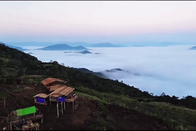 Điểm săn mây hoang sơ gây sốt ở ‘đỉnh trời’ Pha Đén xứ Thanh