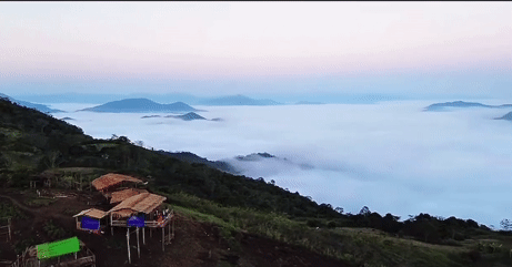 Điểm săn mây hoang sơ gây sốt ở Đỉnh Trời Pha Đen, xứ Thanh