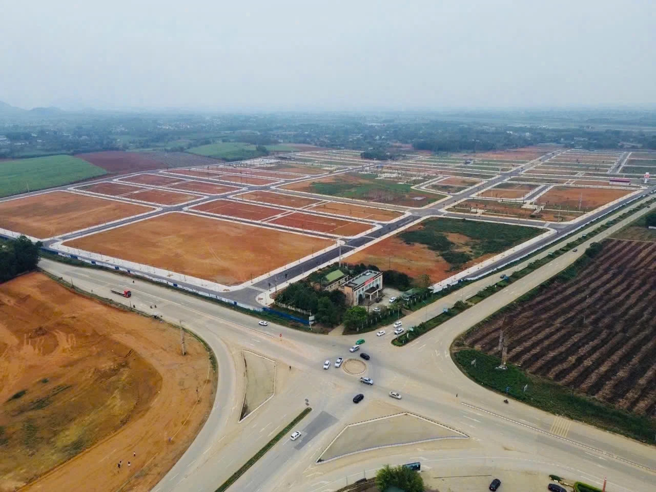 Hinh4_Làm “hàng xóm” của nhiều dự án lớn xung quanh.jpg