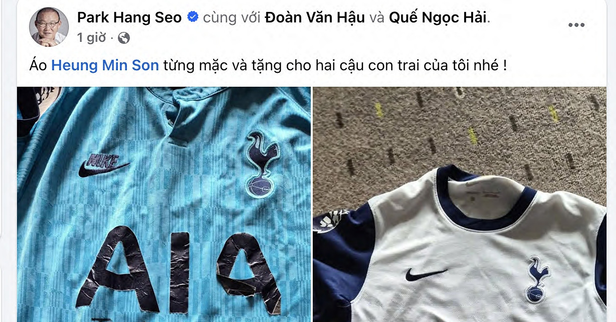 HLV Park Hang Seo tặng quà đặc biệt cho Văn Hậu và Quế Ngọc Hải