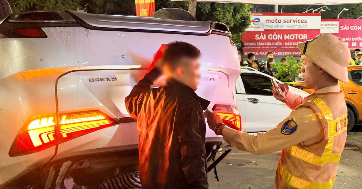 Tạm giữ hình sự tài xế ô tô Lexus tông liên hoàn 6 xe ở Hà Nội