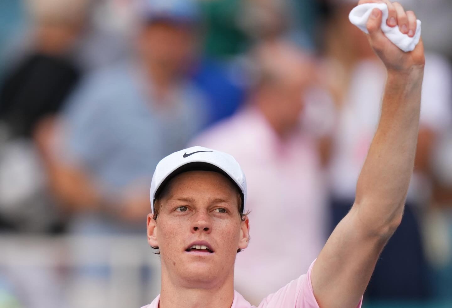 Jannik Sinner kéo dài kỷ lục, vào bán kết Miami Open