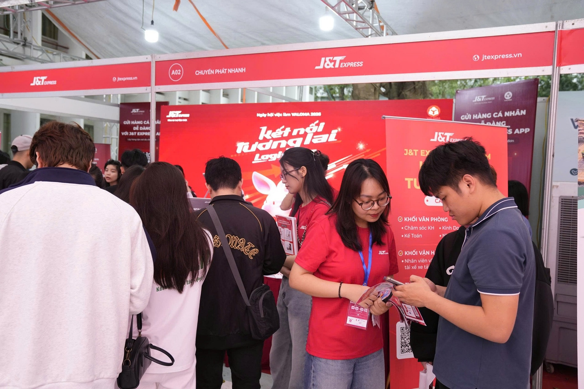 J&T Express kết nối nguồn nhân lực trẻ ngành logistics số