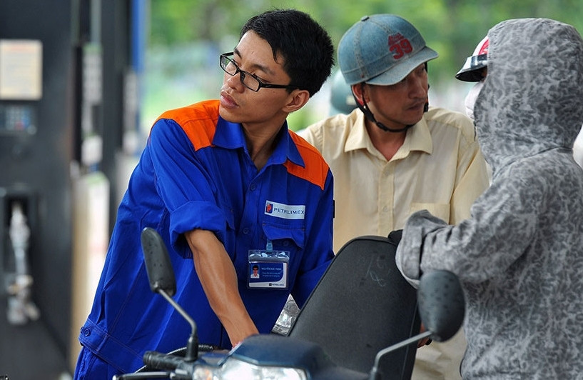 Bản tin sáng 27/3: Vì sao giá xăng dầu đồng loạt giảm mạnh tới 5.600 đồng/lít?