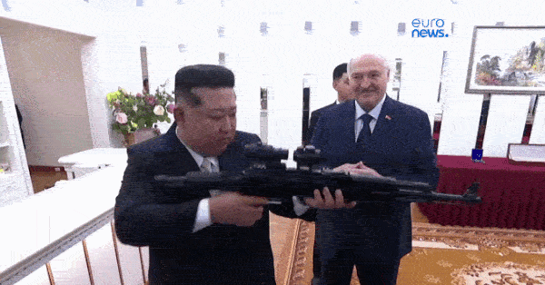 Món quà đặc biệt Tổng thống Belarus dành tặng ông Kim Jong Un
