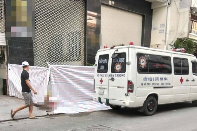Nam sinh viên ngã gục, tử vong đột ngột trên vỉa hè ở TPHCM