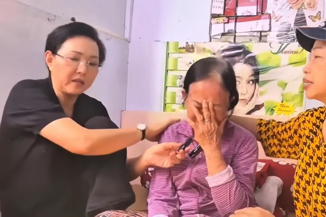 Nghệ sĩ Phụng Nghi: Sáng bán vé số, tối nhặt ve chai nhưng từ chối 1 cây vàng