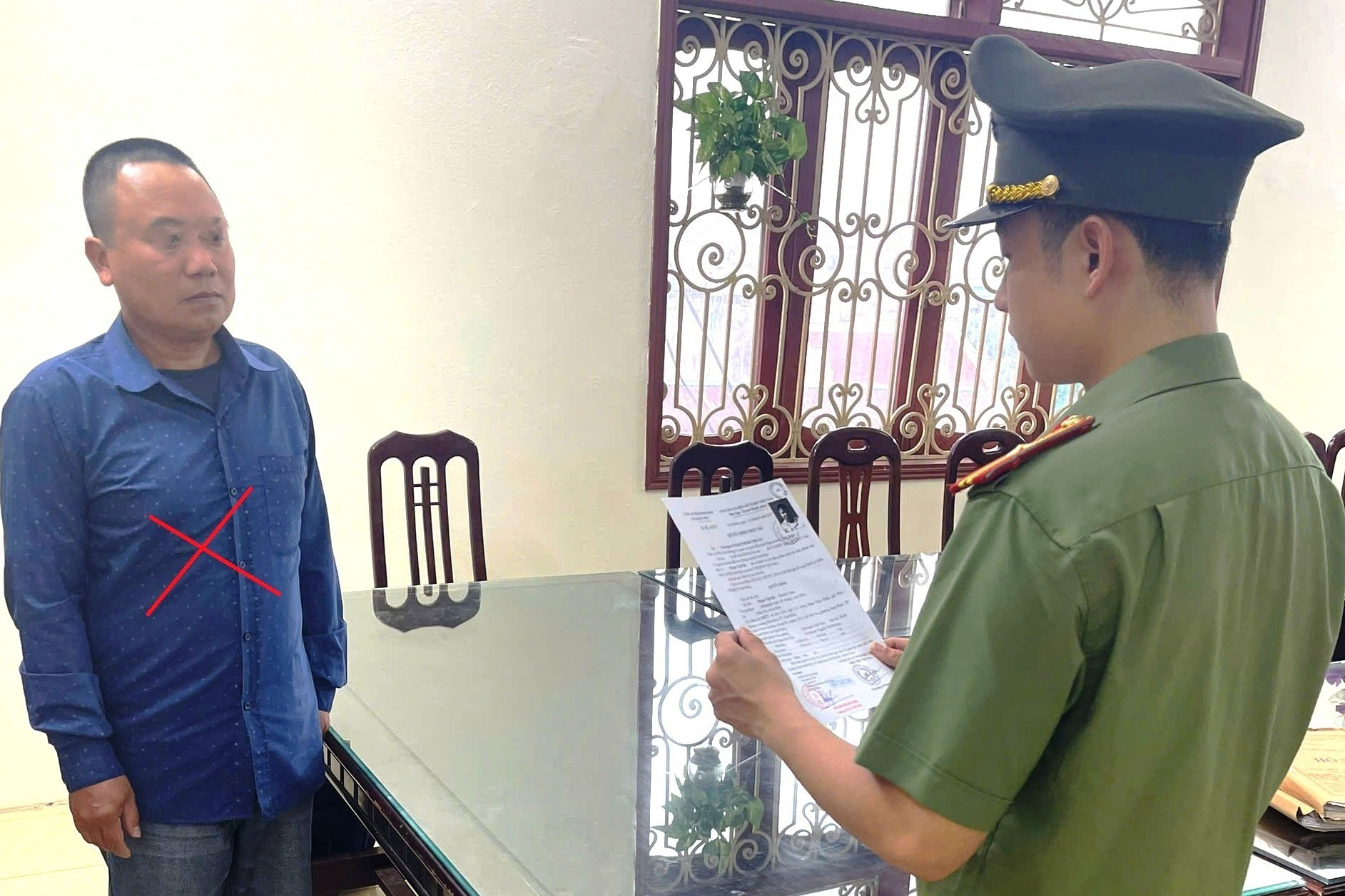 Nhận hơn 1 tỷ đồng 'chạy việc', trốn truy nã suốt 9 năm