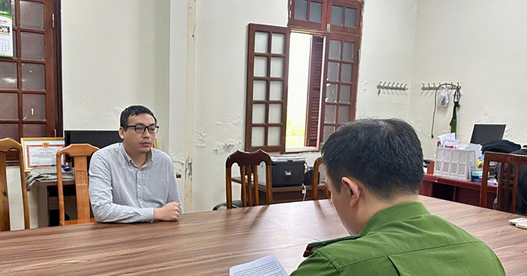 Nhận tiền của người vợ để &amp;apos;chạy án&amp;apos; cho chồng, luật sư bị bắt quả tang
