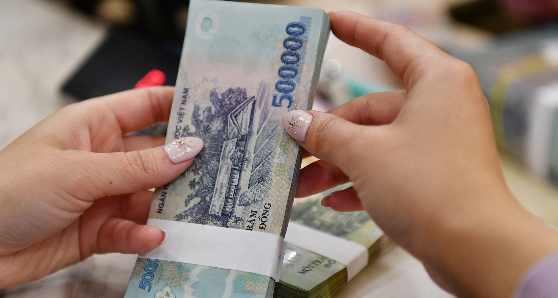 Bộ Tài chính muốn tính lại giảm trừ thuế TNCN: Kiếm 28 triệu/tháng có thể chưa phải nộp thuế