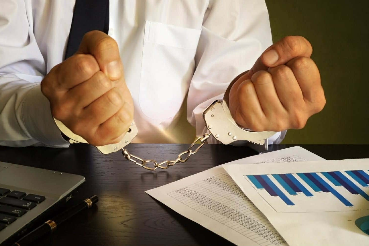 Từ 10 lá đơn tố giác, lộ việc cấp dưới của bà Nguyễn Thị Kim Tiến nhận 100 tỷ đồng