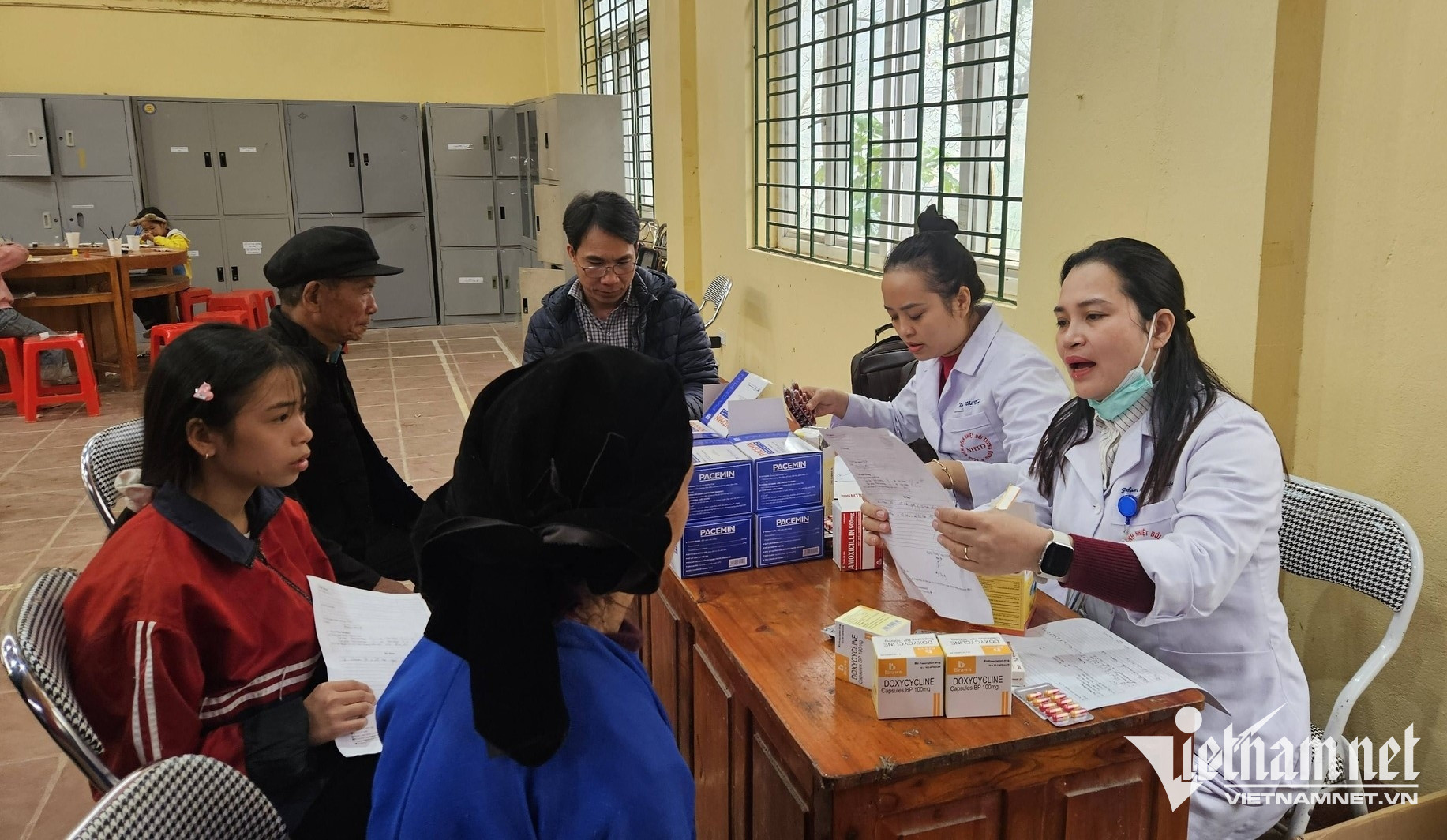 W-Khám bệnh cấp thuốc cho Nhân dân trong Ngày thứ Bảy cùng dân.jpg