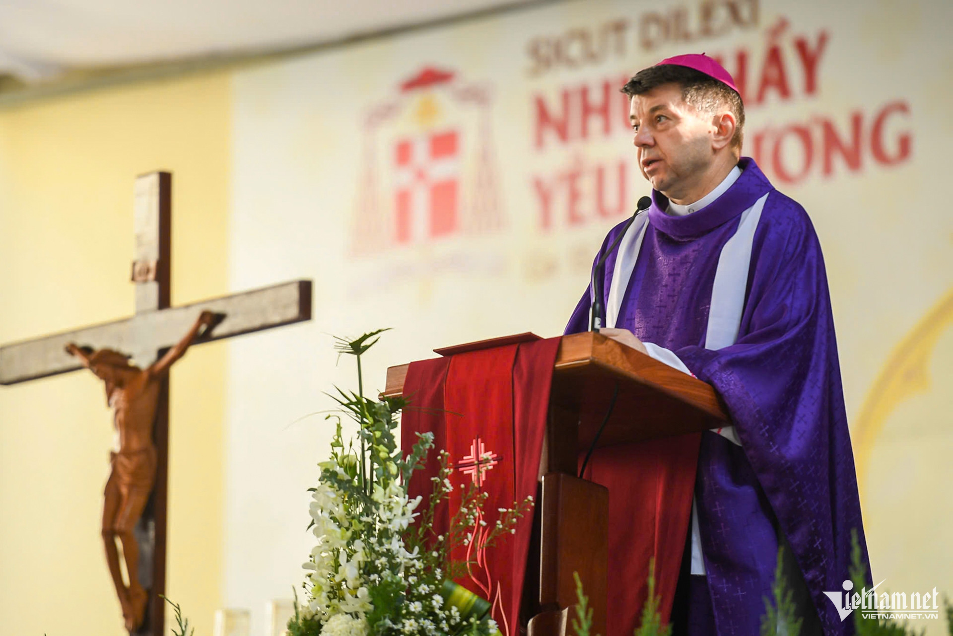 W-lễ an táng Đức Hồng y Nguyễn Huế 3.jpg