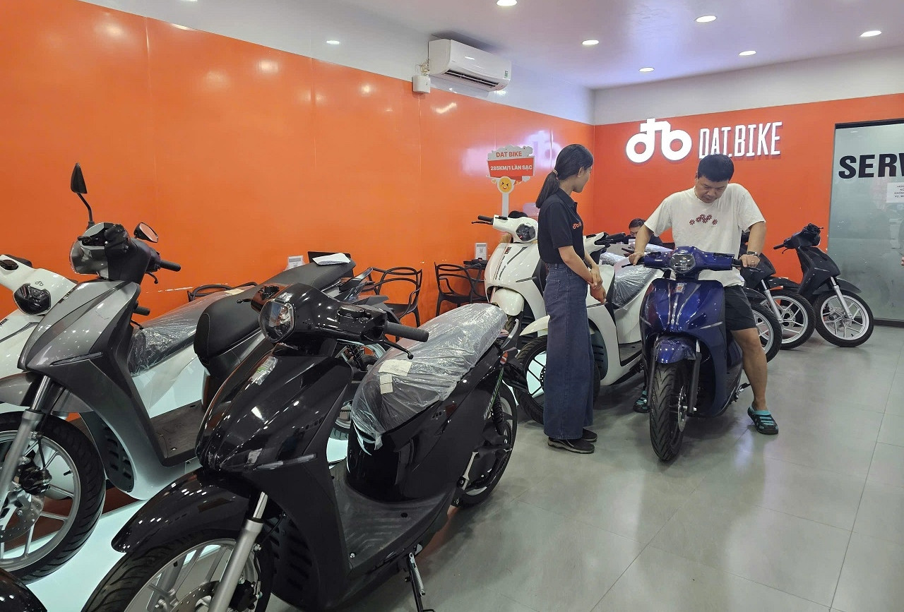 Xe máy điện khan hàng, khách Hà Nội chờ cả tháng mới nhận xe