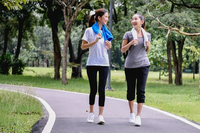 Bác sĩ chỉ ra loạt sai lầm của nhiều người đi bộ mỗi ngày vẫn không khỏe