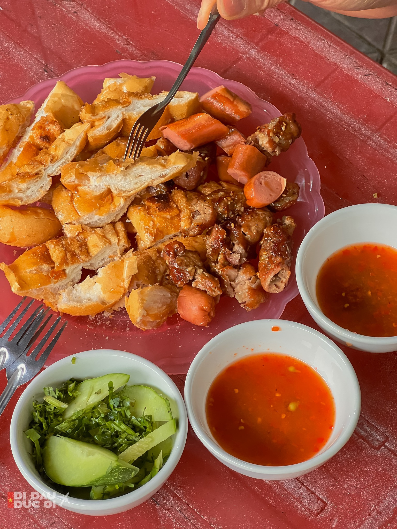 https://static-images.vnncdn.net/vps_images_publish/000001/000003/2026/3/28/banh-mi-nuong-lang-son-2457.jpg
