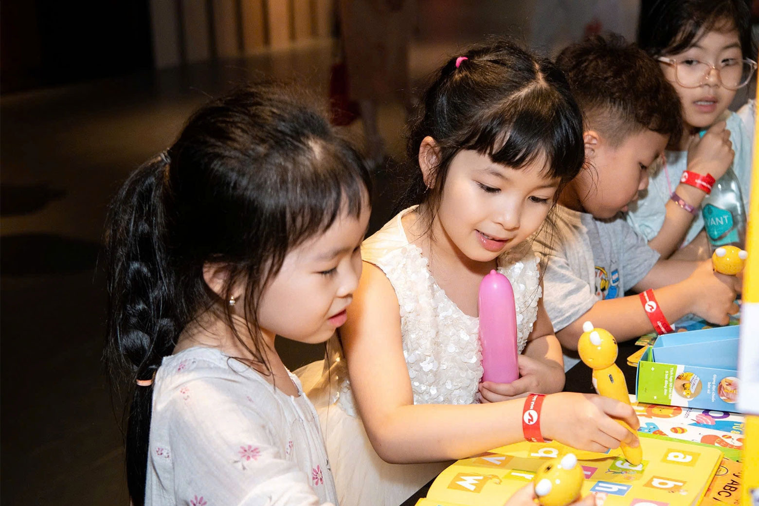 Muốn con yêu sách, người lớn phải là người gieo hạt đầu tiên