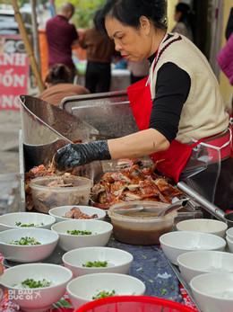 https://static-images.vnncdn.net/vps_images_publish/000001/000003/2026/3/28/pho-vit-quay-1-2449.jpg