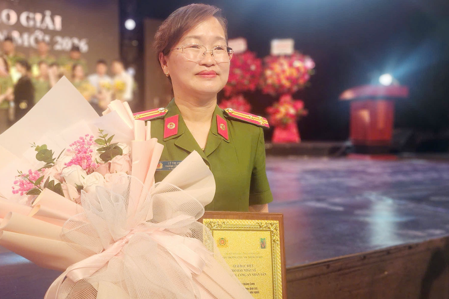  Thượng tá Lý Thị Cung giành giải Đặc biệt cuộc thi thơ 