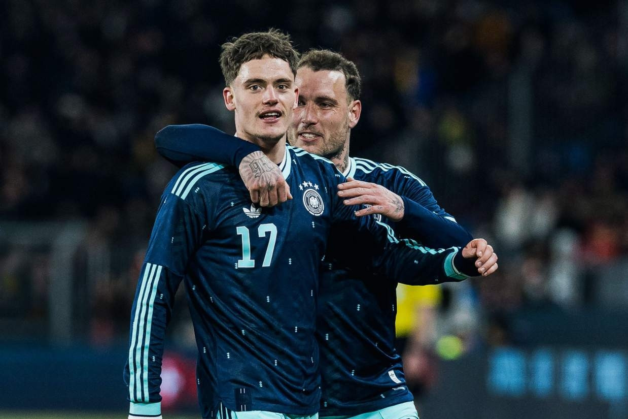 Sao Liverpool chói sáng, Đức hạ Thụy Sĩ trong mưa bàn thắng