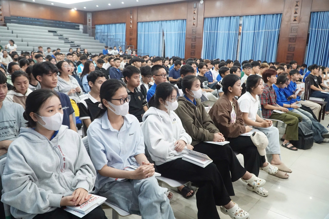 tinh nguyen vien.jpg