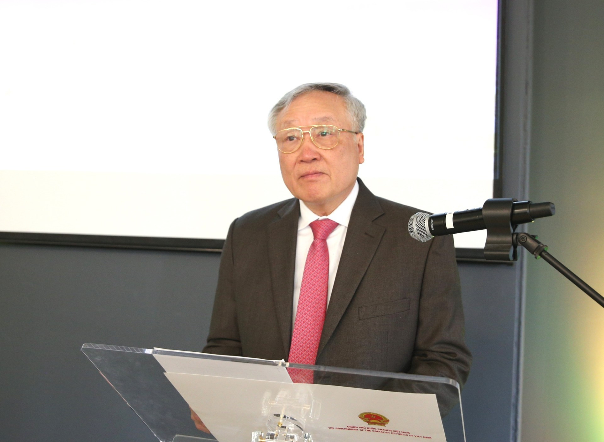 Sentar las bases de una cooperación financiera y tecnológica entre Vietnam y Estados Unidos. Sentar las bases de una cooperación financiera y tecnológica entre Vietnam y Estados Unidos.