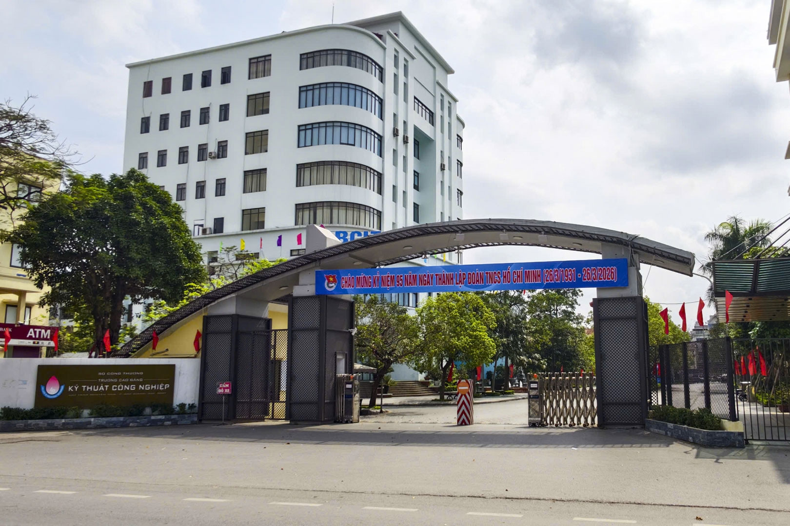 Trường ở Bắc Ninh phản hồi việc sinh viên tố bị ép tăng ca trong kỳ thực tập