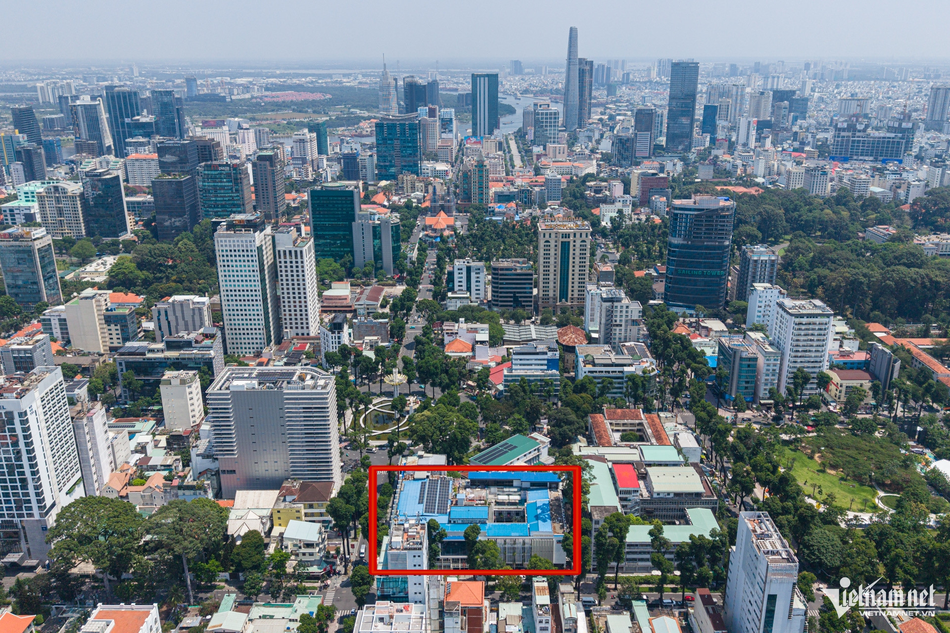 W-Đại học Kinh tế TPHCM.jpeg