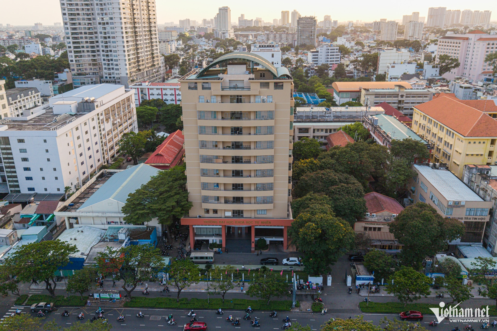 W-đại học   Nguyễn Huế.jpg