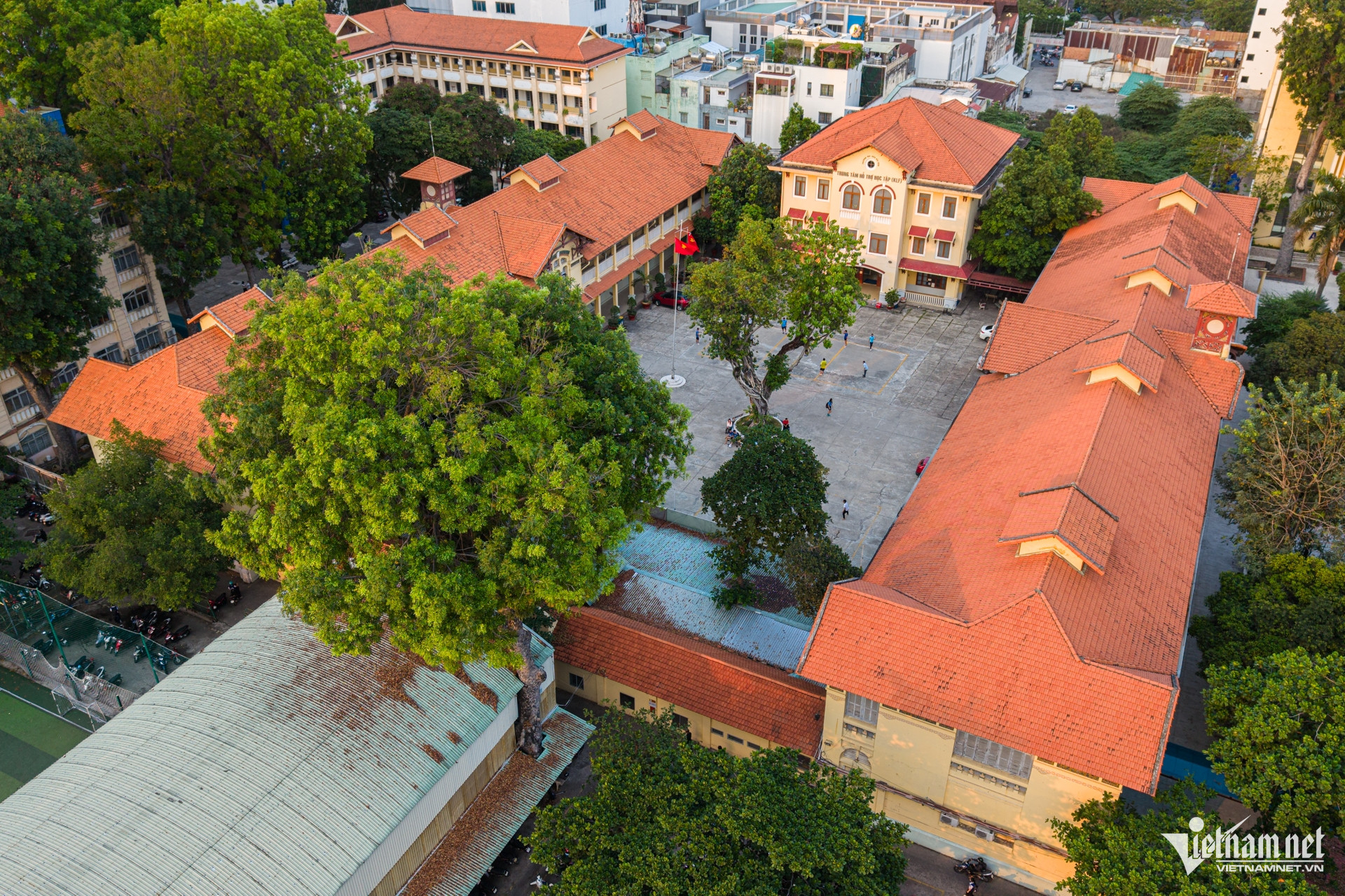 W-đại học Nguyễn Huế 7.jpg