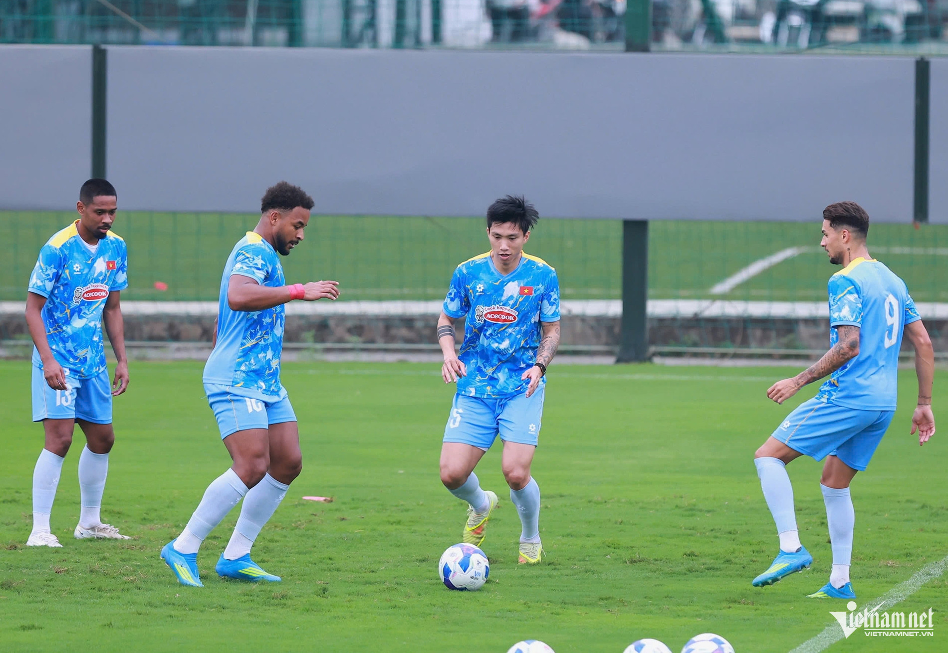 HLV Kim Sang Sik nhận tin không vui trước trận tái đấu Malaysia W-tuyen viet nam 10.jpeg