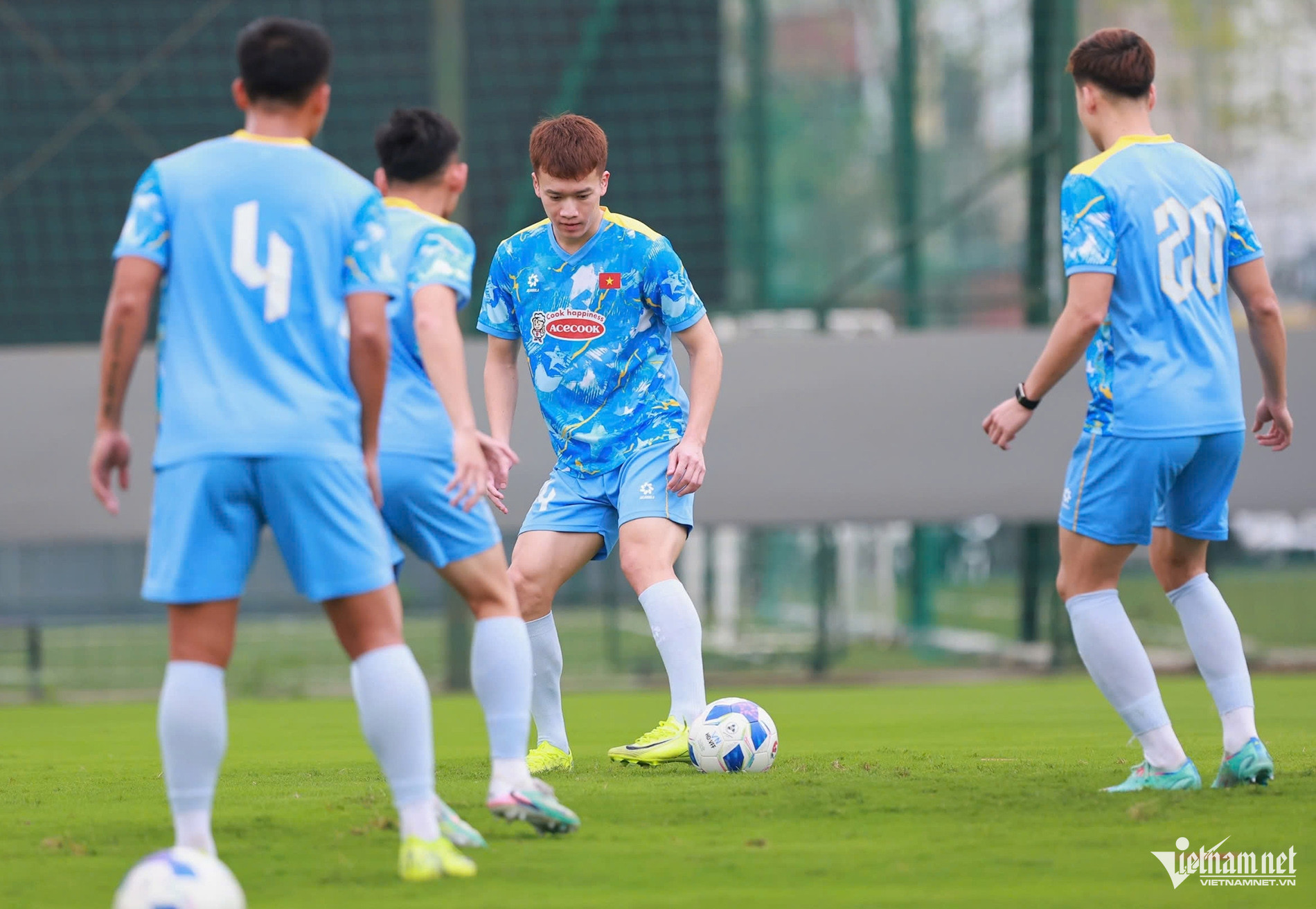 HLV Kim Sang Sik nhận tin không vui trước trận tái đấu Malaysia W-tuyen viet nam 4.jpeg