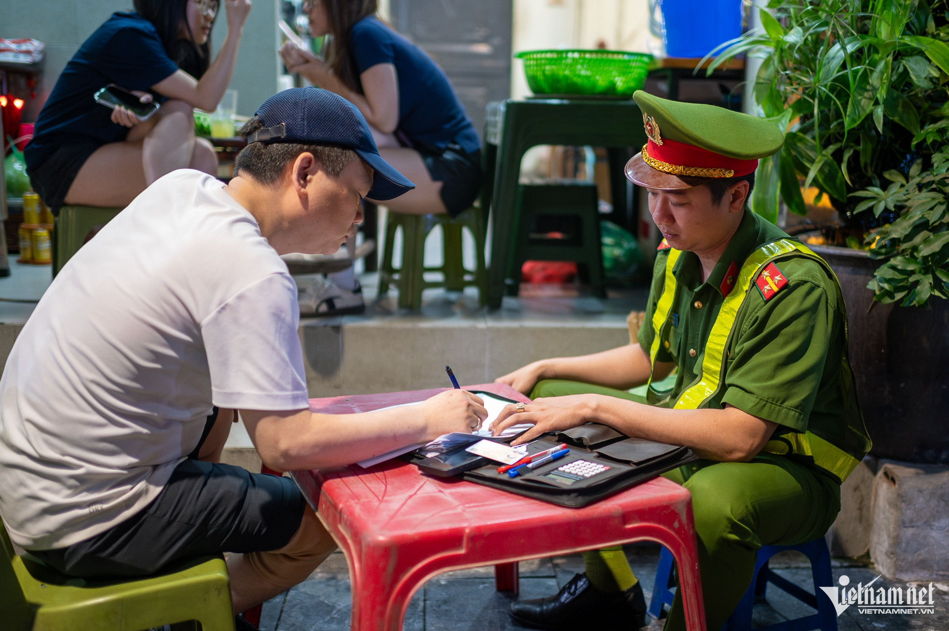 W-xử lý lấn chiếm vỉa hè (3).jpg