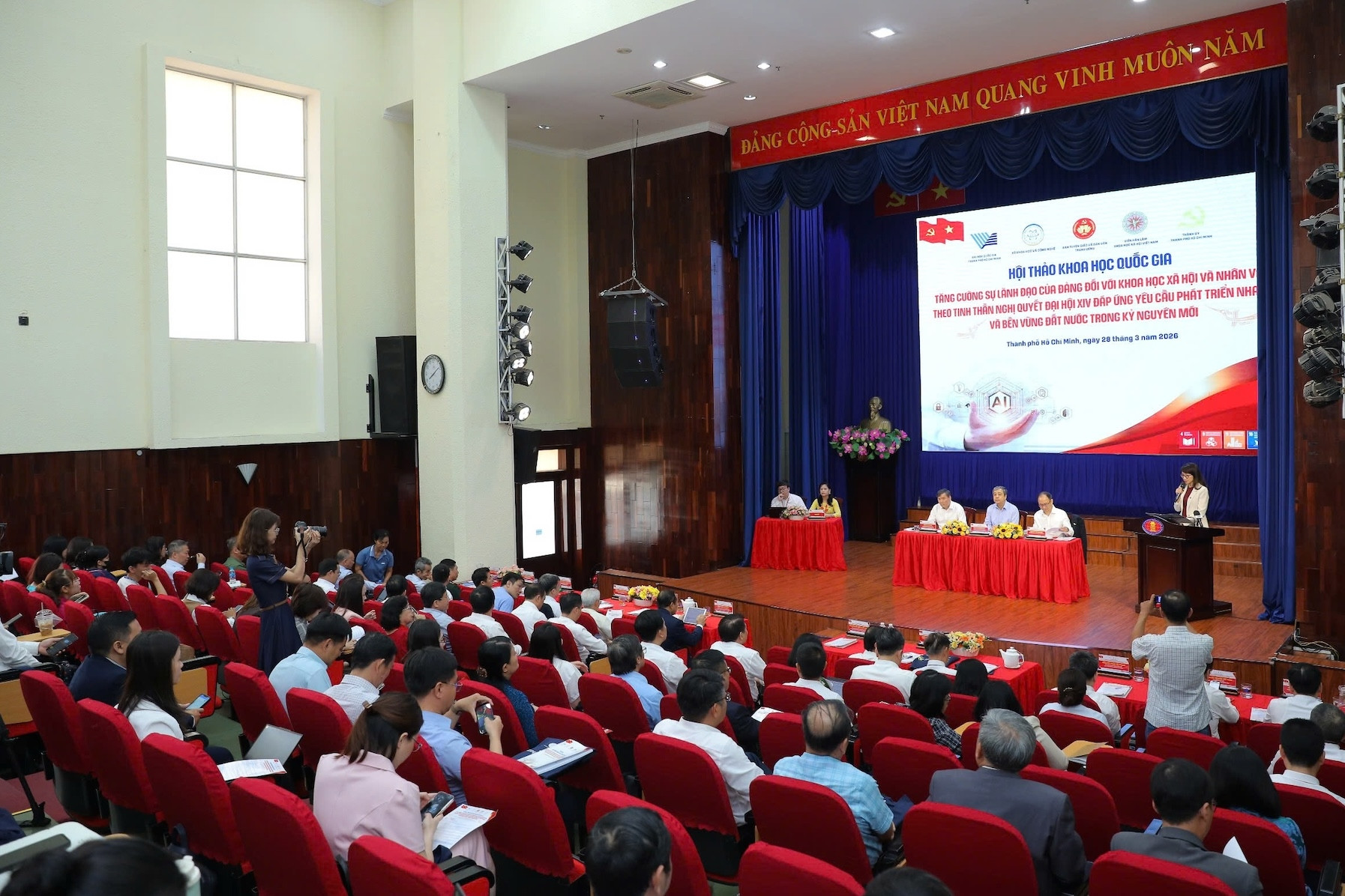 Cả nước có hơn 95.300 giảng viên đại học nhưng số giáo sư, tiến sĩ chưa được 1/3