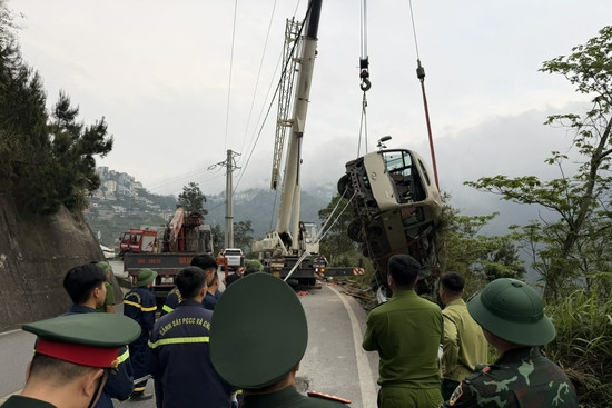 Bản tin chiều 29/3: Lật xe khách chở 29 người ở Tam Đảo