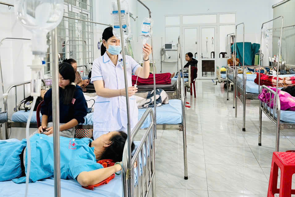 39 người nhập viện nghi ngộ độc sau khi ăn bánh mì tại Đắk Lắk