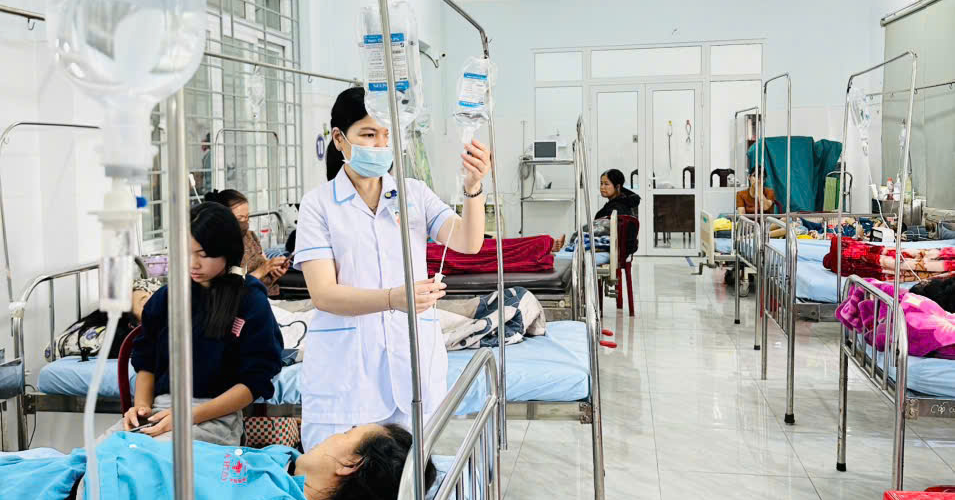 39 người nhập viện nghi ngộ độc sau khi ăn bánh mì tại Đắk Lắk