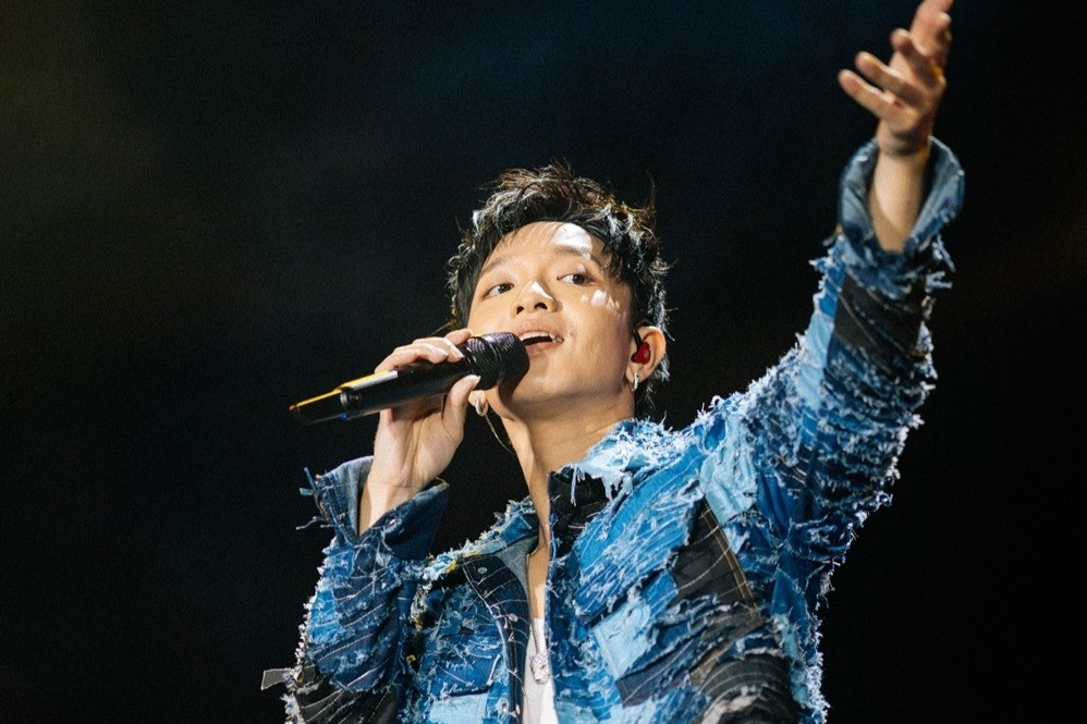 4 cặp cầu hôn thành công ngay trong concert của ca sĩ Hoàng Dũng