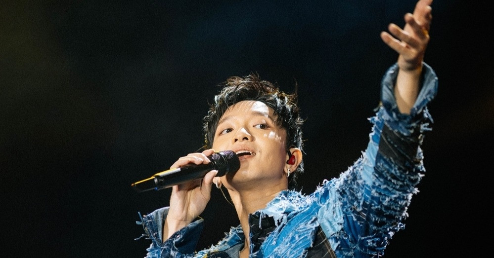 Hoàng Dũng gây bão với 4 cặp đôi cầu hôn thành công tại concert gần 10.000 người