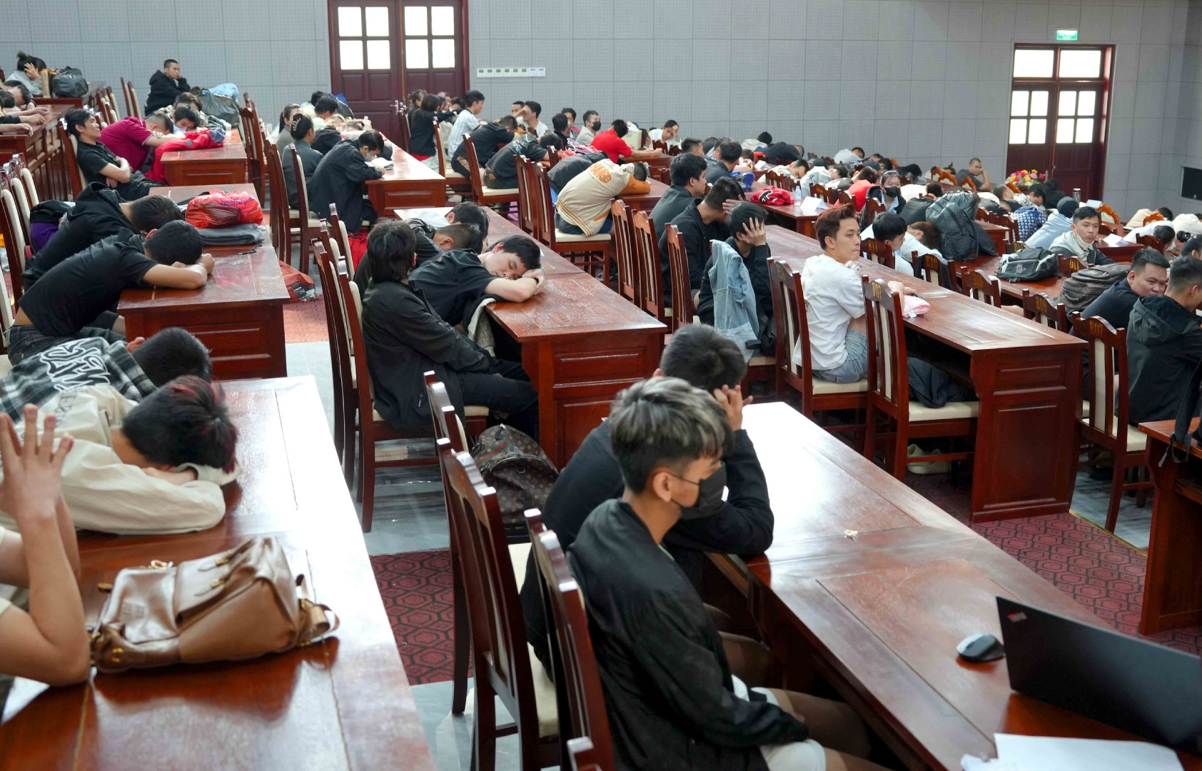 Bắt 343 đối tượng trở về từ 'ổ lừa đảo' tại Campuchia