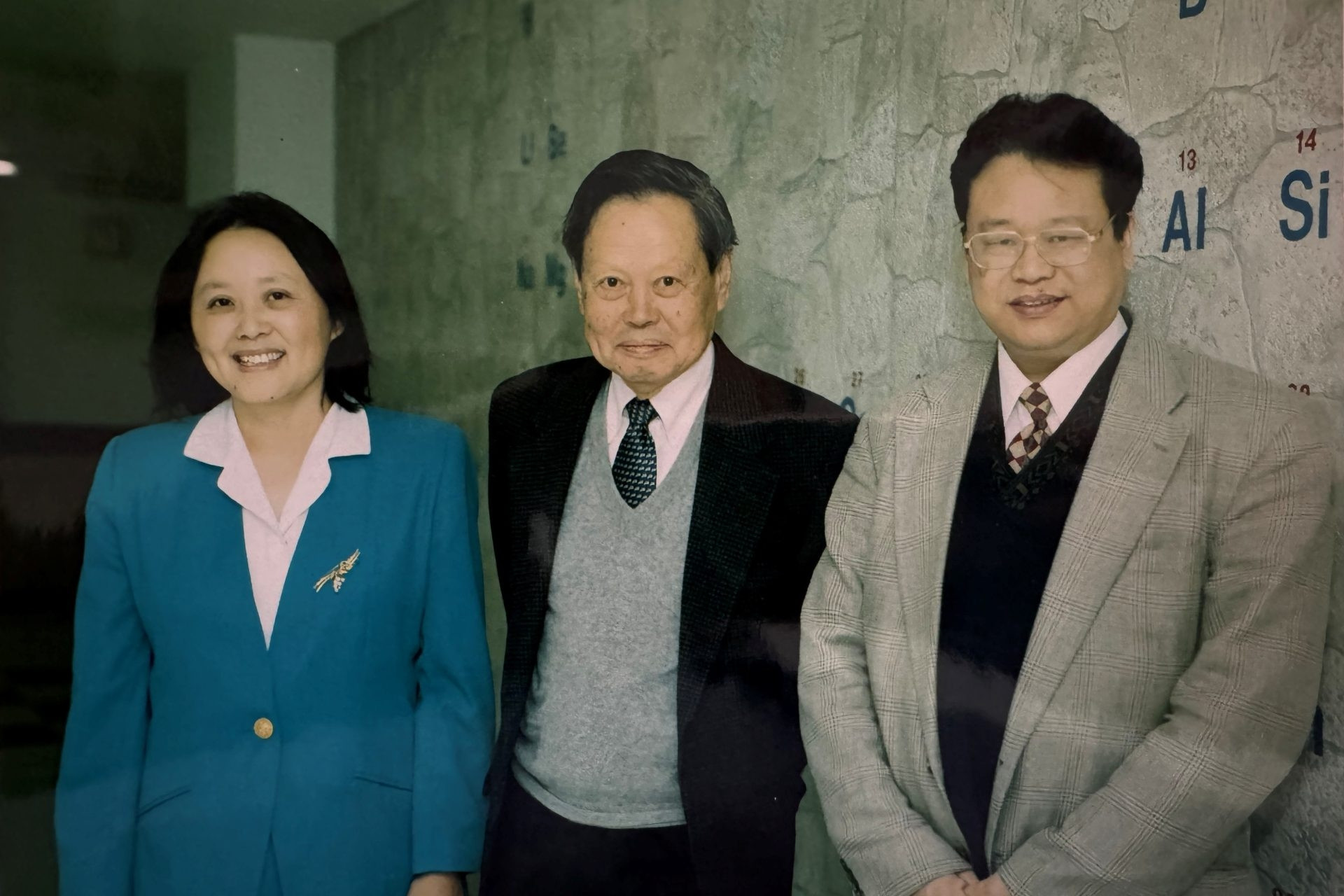 Cặp vợ chồng tiến sĩ tặng trường cũ 12 triệu USD để 'tri ân những người thầy'