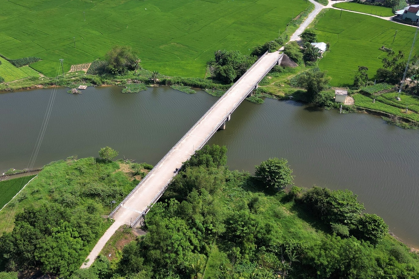 Cầu hơn 51 tỷ hoàn thành 6 năm vẫn 'đắp chiếu' chờ đường dẫn