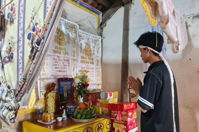 Cha mất sau tai nạn lao động, con trai bơ vơ trong căn nhà không cửa