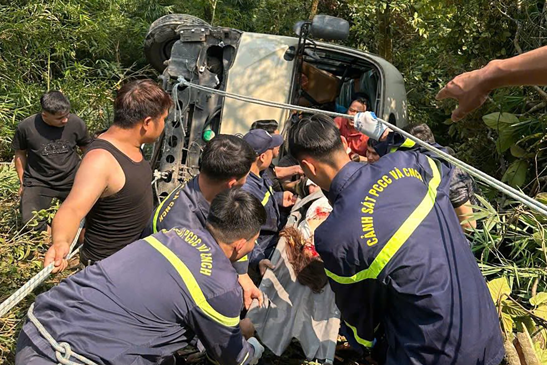 Công an Phú Thọ thông tin vụ lật xe khách chở 29 người ở Tam Đảo