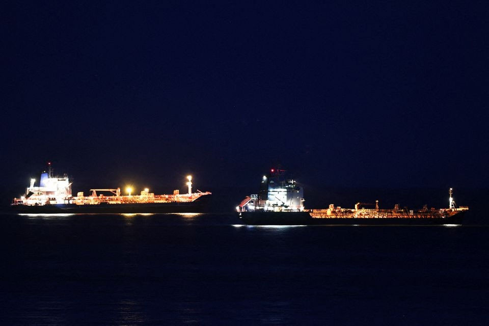 Giá dầu thế giới đảo chiều liên tục, áp lực tăng giá quay trở lại