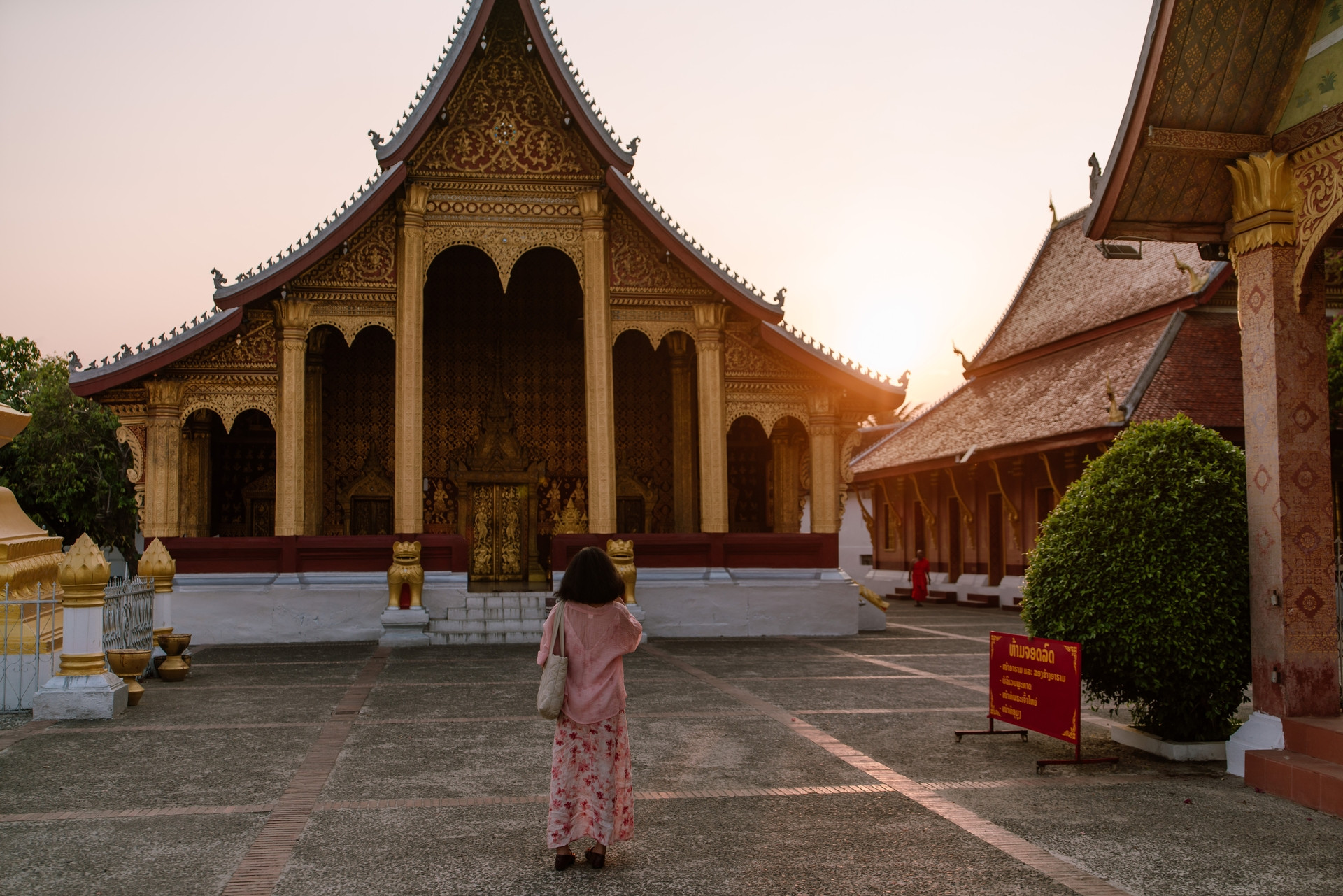 https://static-images.vnncdn.net/vps_images_publish/000001/000003/2026/3/29/luang-prabang-9-1-1581.jpg