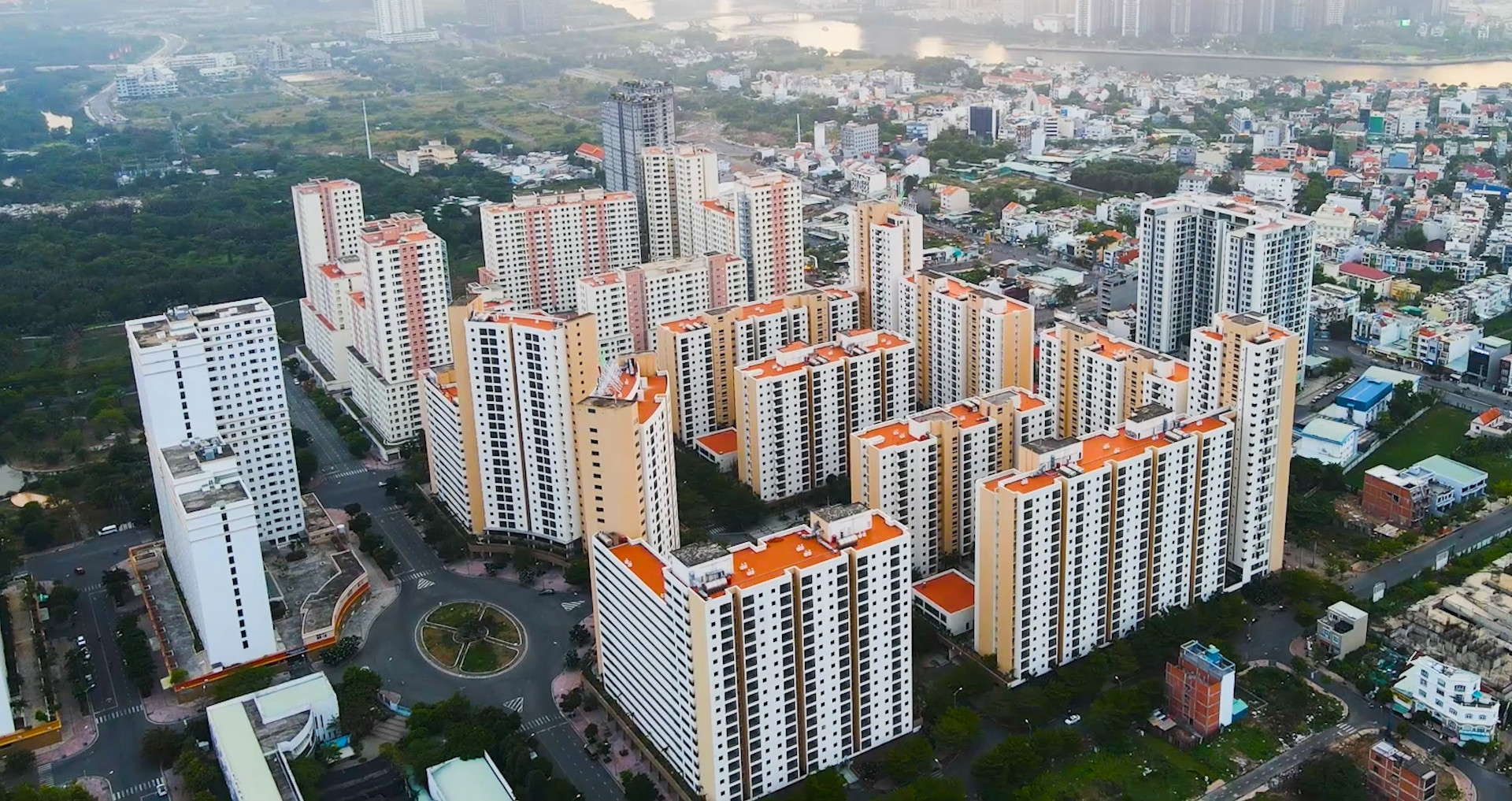 Người dân mong sớm xử lý 3.790 căn hộ tái định cư bỏ hoang nhiều năm tại TPHCM